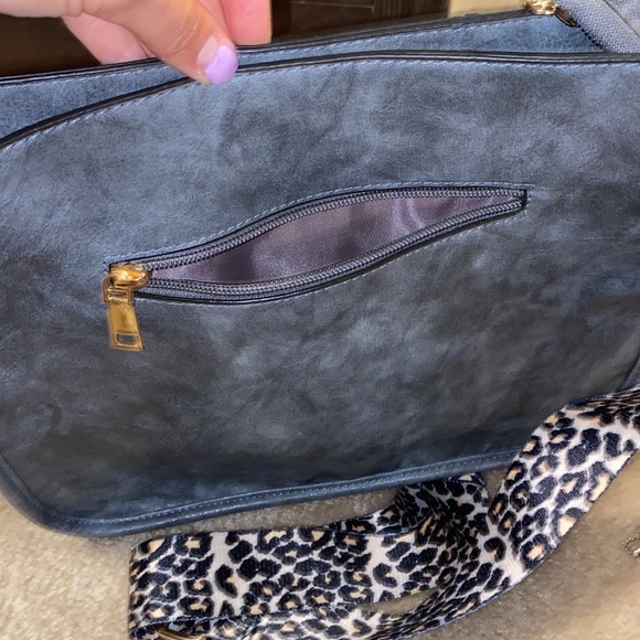 Gray shoulder bag with leopard strap - Picture 5 of 5